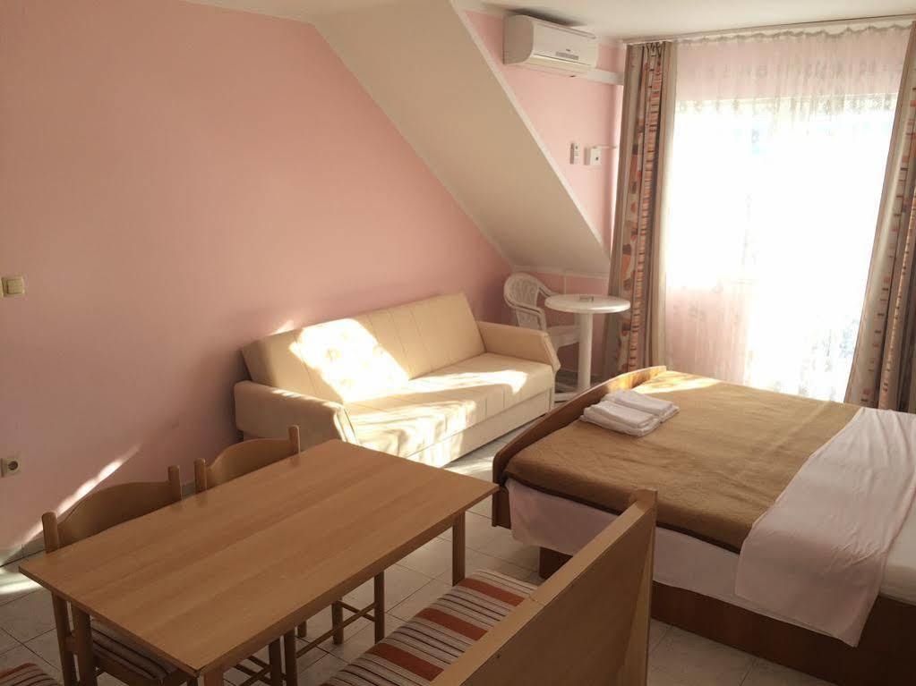 Hotel Pansion Begic à Omiš Extérieur photo